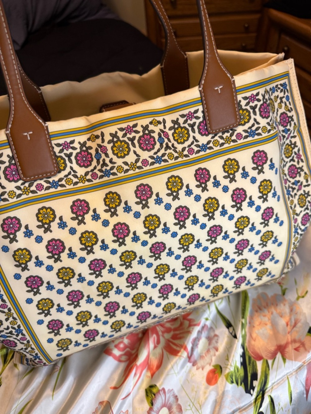 Tory Burch Ella Printed Tote Bag – Floral Canvas & Leather - Picture 2 of 16